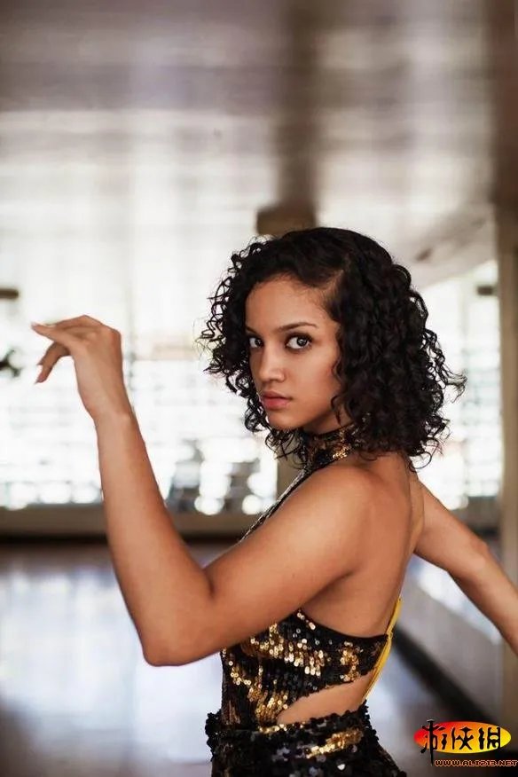 世界美女地图：罗马尼亚29岁女子穷游37国专拍正妹