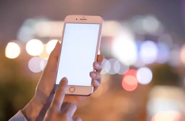 现在新买的智能手机首次充电要充12小时吗 新买的智能手机第一次充电充多久