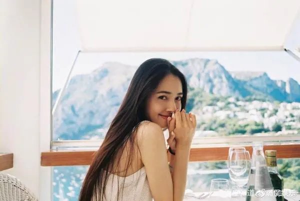 向佐和郭碧婷究竟是怎么认识的？