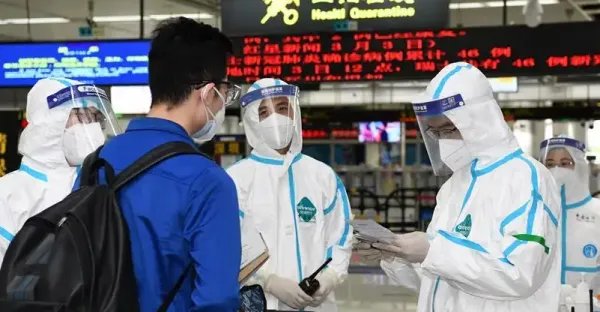 吴尊友称与新冠的斗争是长期的，国内疫情防控为什么不能与国际同步？