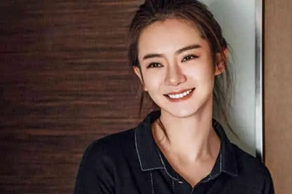 戚薇换“情侣头像”不过几天,为何就怂了又换回头像呢?