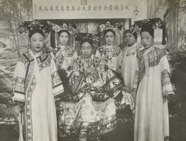 清朝的妃子都是选出来的，留下的照片为何不好看