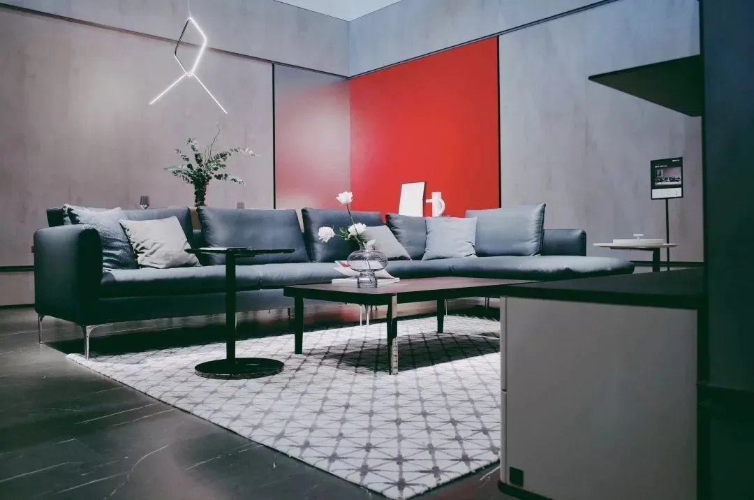 顾家工艺上海展亮相,37年匠心坚持,用极简设计定义极致舒适生活!