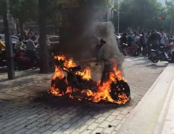 突发！西安北郊一高层突燃大火，蔓延多层，造成的损失谁来赔偿？