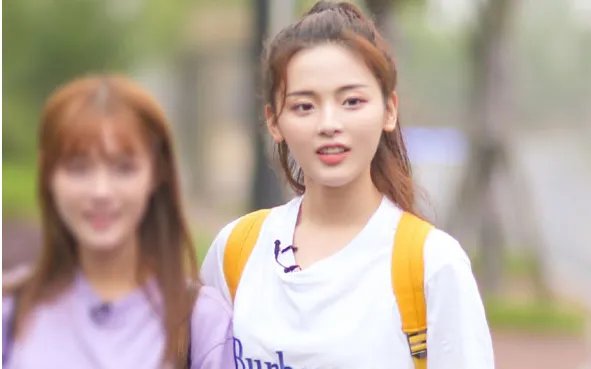 颖儿力挺杨超越的原因是什么