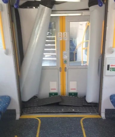 有关悉尼火车撞缓冲器的详细介绍？