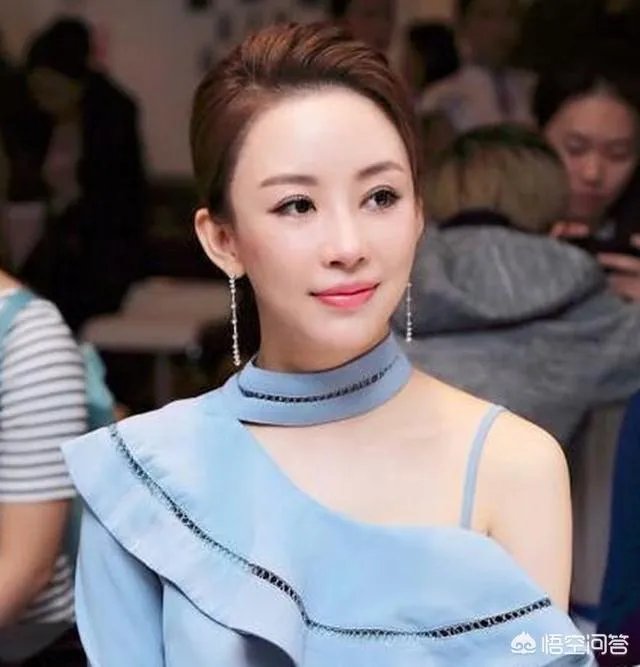 台球一哥丁俊晖年收入2000万,那么“九球天后”潘晓婷有多少呢?