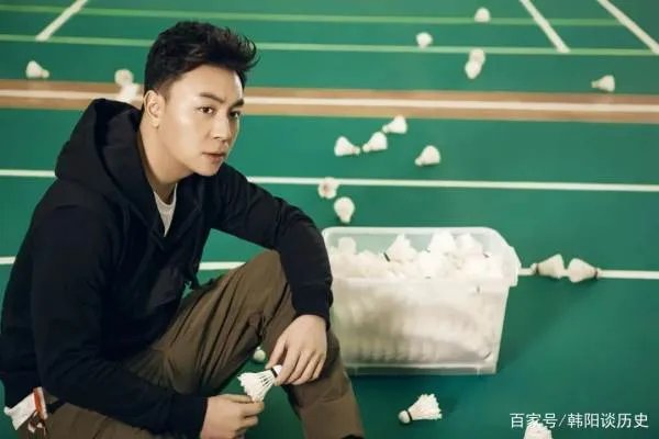 向华强都不敢惹,王宝强要行晚辈礼,释小龙究竟是什么身份?