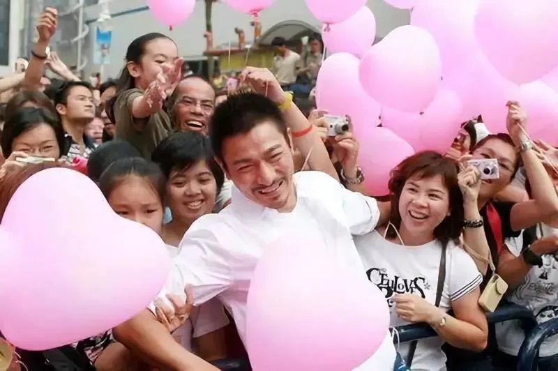 刘德华,活该你红37年!