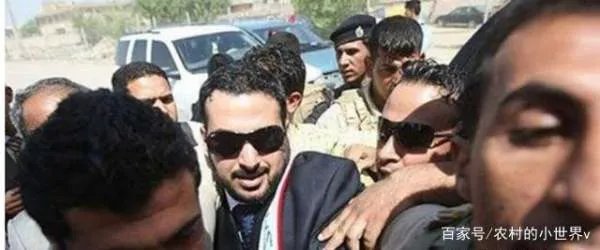 当年向小布什扔鞋，被大家视为英雄的伊拉克新闻记者，他结局如何?