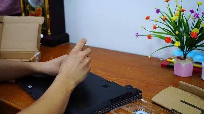 联想y430拆机教程（笔记本电脑拆卸更换固态硬盘）