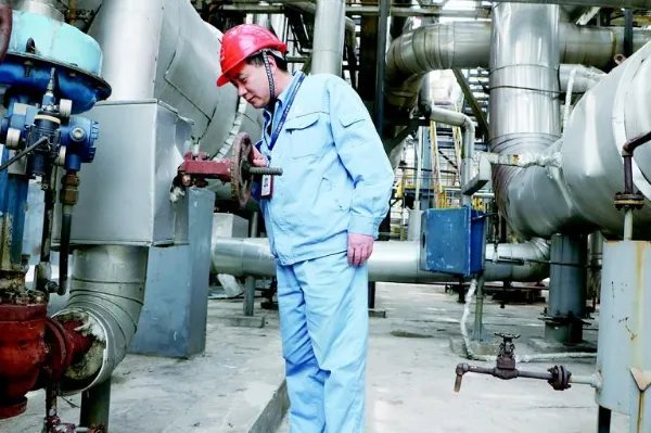 上海石化一裂解炉区域原料管线闪爆,是否有人员伤亡?