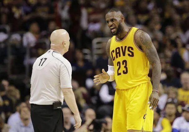 联盟近十年裁判对乐邦过分不待见，是否是詹姆斯无法得更多冠军的主因之一？