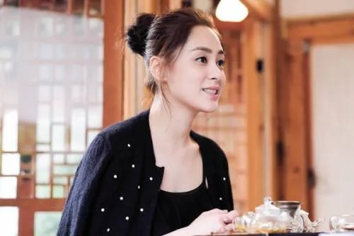 有哪些明星的婚礼是比较朴素简单的？