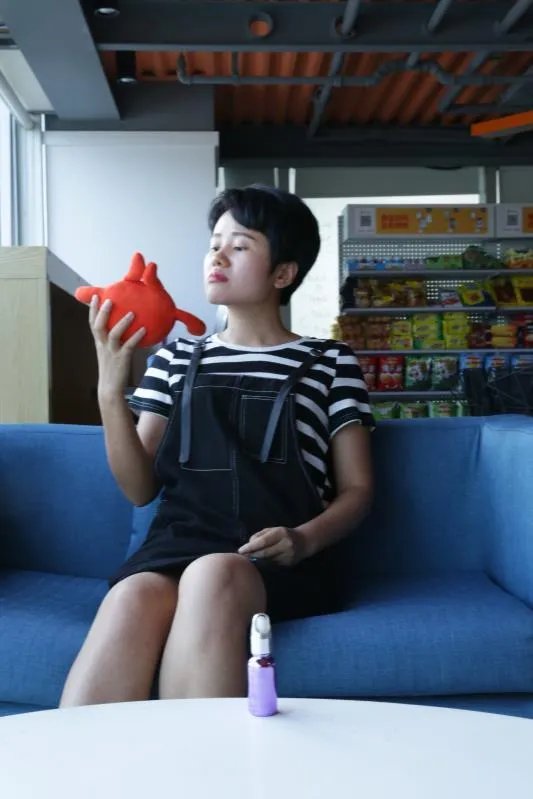 学习化烟熏妆的步骤,清纯优雅的烟熏妆?