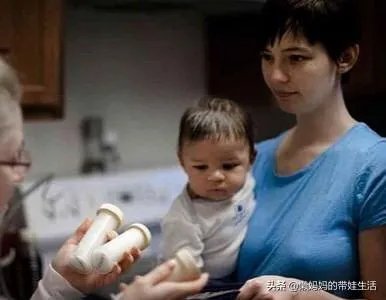 哺乳期妈妈涨奶挤奶的时候宝宝都很快就醒来是怎么回事