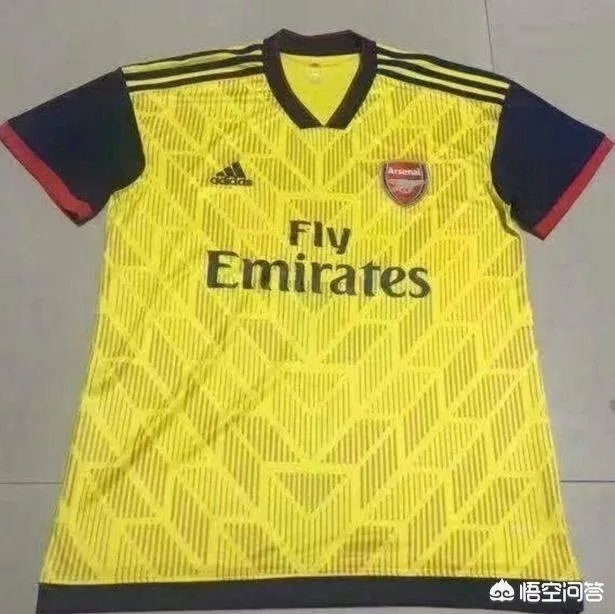 阿森纳下赛季新球衣被曝光,复古造型由阿迪达斯赞助,球迷嫌它丑,你觉得怎么样?