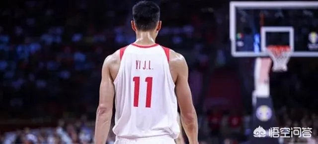 网友翻了郭艾伦和易建联的微博,前者大多是综艺,后者大多是篮球,你怎么看?