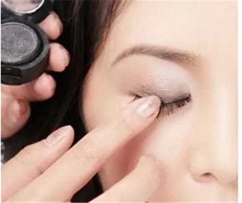 怎么画新娘妆好看   画新娘妆要注意什么