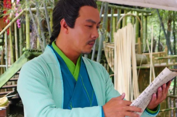 笑傲江湖中的绿竹翁是怎么死的?