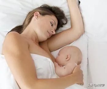 哺乳期妈妈涨奶挤奶的时候宝宝都很快就醒来是怎么回事