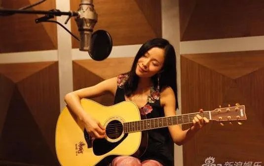 有没有人跟我一样觉得江一燕很漂亮的？