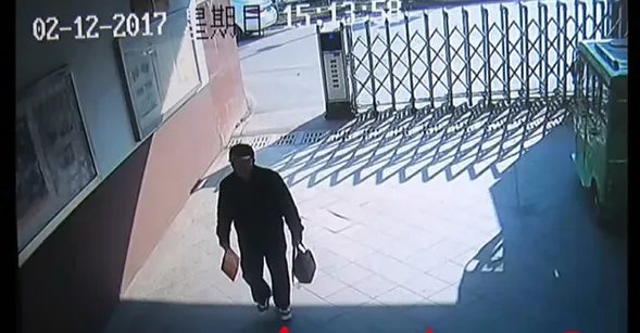 老汉偷苹果手机贱卖了多少钱？