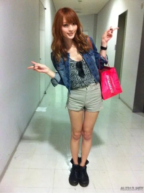 每日福利大放送 长腿模特佐藤かよ大秀惹火身材