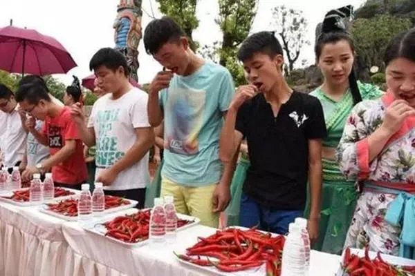 湖南人年均消费辣椒100斤,他们用辣椒制作了什么特色菜?