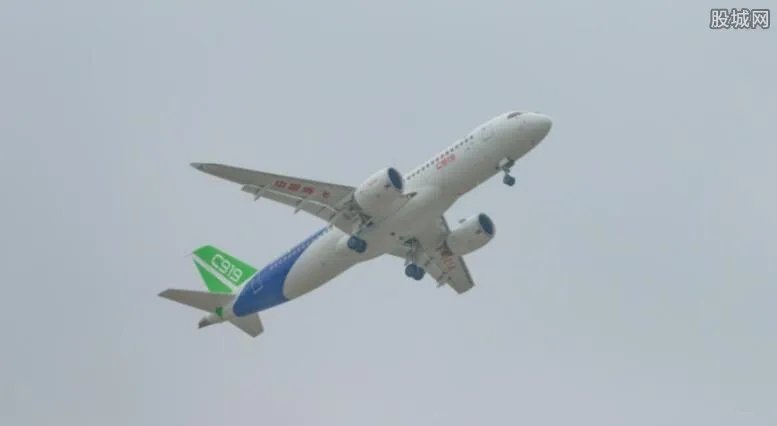 旅客飞机上玩手机好吗 搭飞机玩手机有什么危险