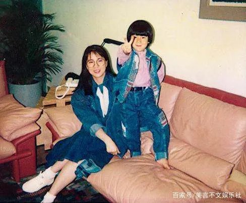 林凤娇深爱成龙这么多年，背后为何全是泪水？