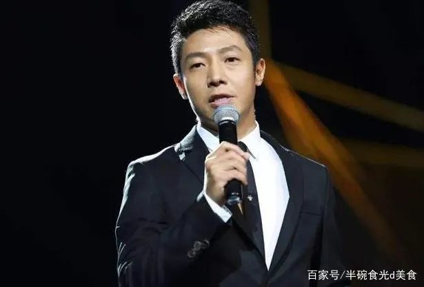 撒贝宁年轻旧照曝光,颜值碾压一众主持人,不出道你说可惜吗?