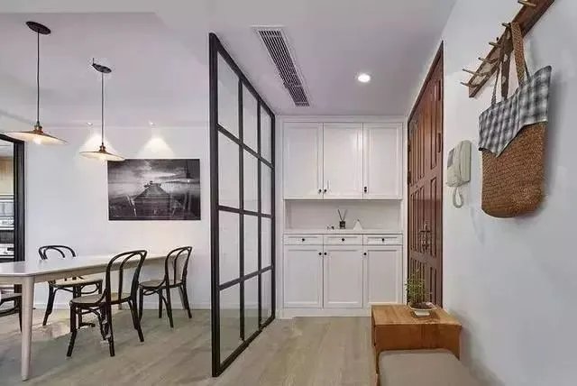 不管户型如何,都该有个漂亮又实用的玄关鞋柜,最好是多功能型的!