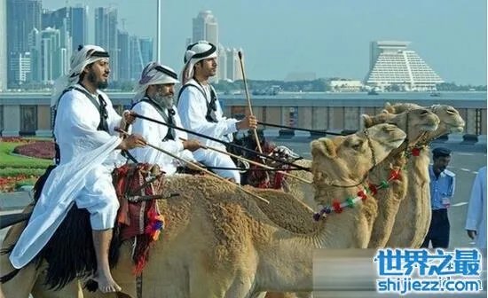 卡塔尔和迪拜哪个有钱，给迪拜100年都不及卡塔尔 