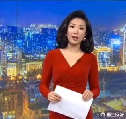 主持节目时高跟鞋掉了怎么办?