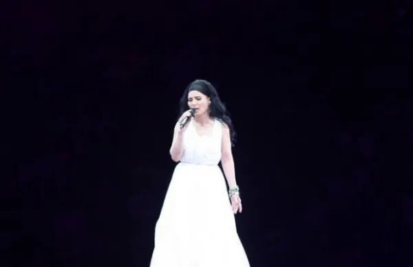 我是不是你最疼爱的人是写给谁的歌