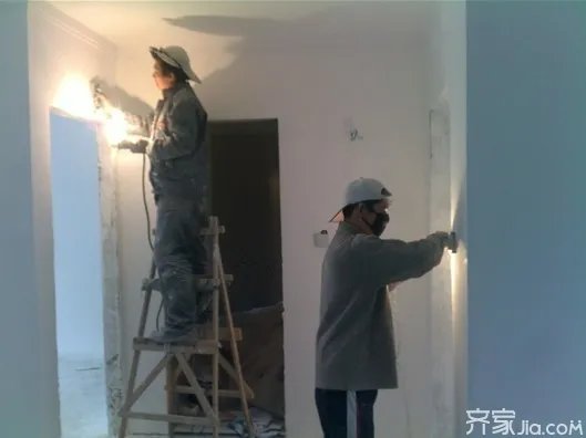 墙面发霉巧处理 还原亮丽新居室