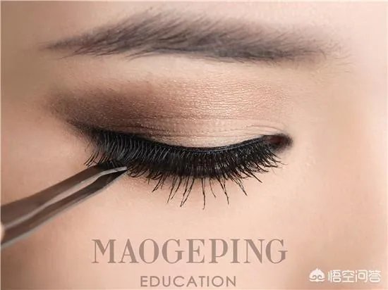 学习化烟熏妆的步骤,清纯优雅的烟熏妆?