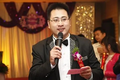 婚礼主持多少钱一场 如何选择婚礼司仪