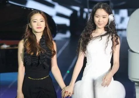 网传左溢和陈子仪接吻照曝光？揭秘左溢陈子仪傲人的成功路