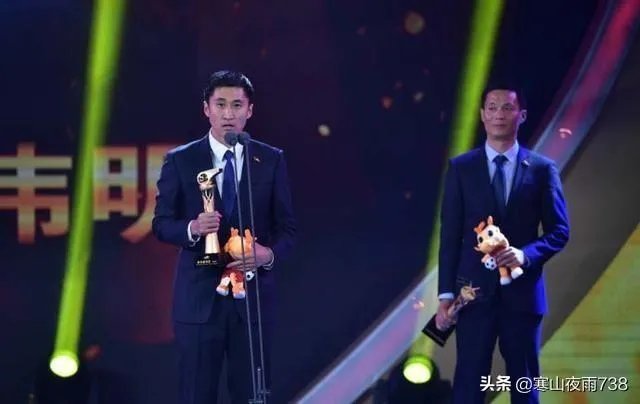 中超联赛裁判一年的年薪有多少钱呢?他们是如何选拔的?