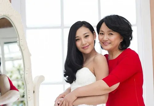 婚宴妈妈礼服一般多少钱  女儿出嫁母亲穿什么