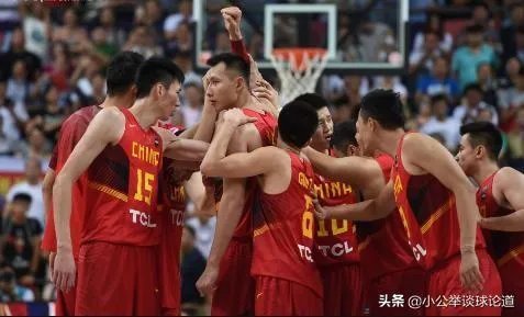 网友翻了郭艾伦和易建联的微博,前者大多是综艺,后者大多是篮球,你怎么看?