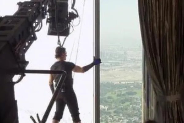 《碟中谍4》汤姆克鲁斯是如何爬迪拜塔的?有何保护措施?