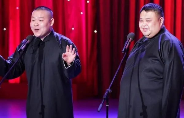 岳云鹏把屎拉到墙上的那个相声叫什么名字