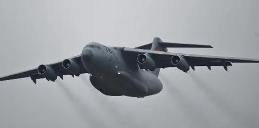 中国运-20运输机一次，能空运多少人？