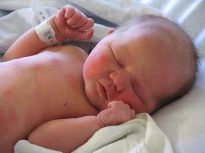 宝宝每晚睡觉前都哭闹怎么办 如何预防宝宝晚上哭闹