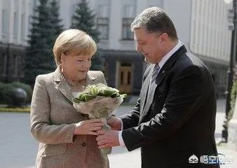 默克尔主动“派糖”,乌克兰还会给美国当炮灰,继续对抗俄罗斯吗?