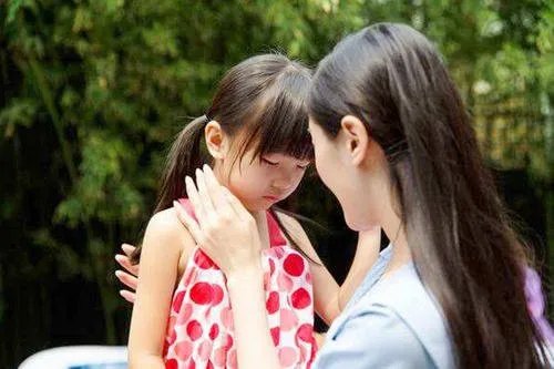 夫妻吵架丈夫欲将1岁娃娃扔桥下,孩子有什么错?