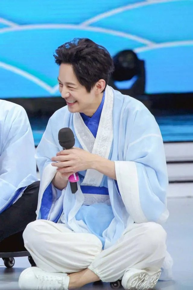 何炅老师都做过哪些替人解难的事情?